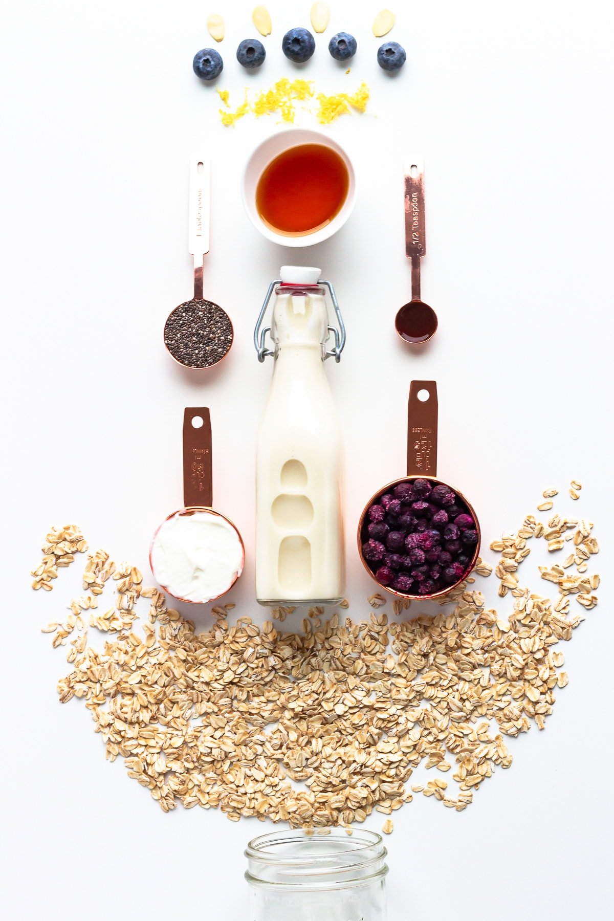 Ingredients needed to make blueberry overnight oats.