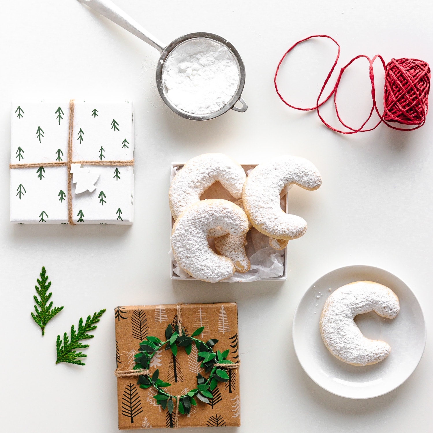 Christmas themed overlay featuring Vanillekipferln (crescent cookies).