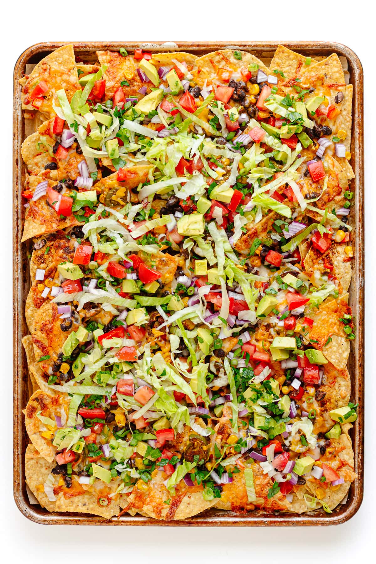 https://www.mapleandmango.com/wp-content/uploads/2023/05/vegetarian-sheet-pan-nachos.jpg