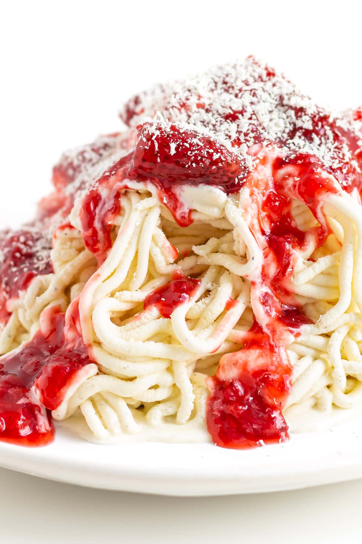 Spaghetti Eis on a white plate.