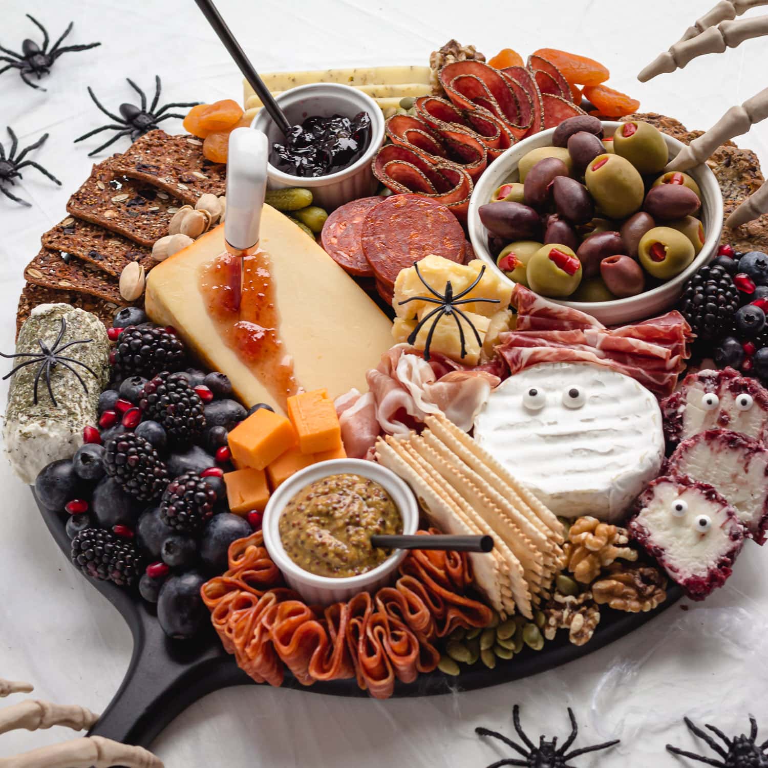 A simple spooky charcuterie board for Halloween.